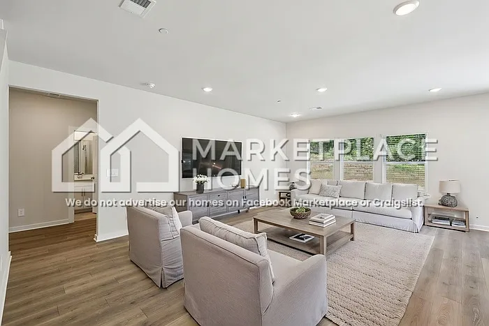 5 bed, 4.0 bath, 3008 sqft, $2,695 — Photo 2