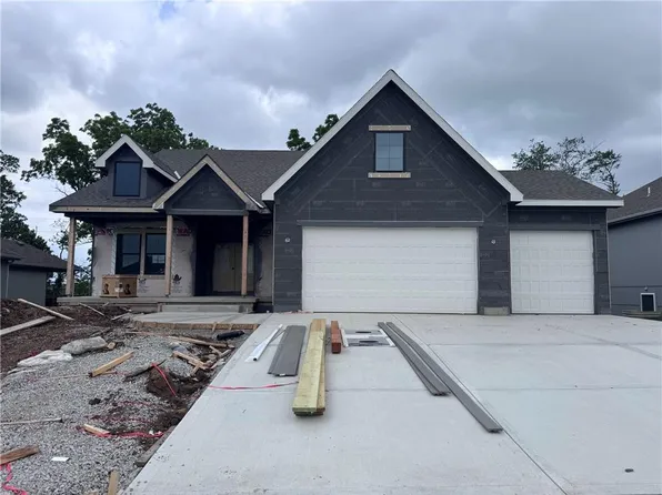 1945 Longview Dr, Liberty, MO 64068