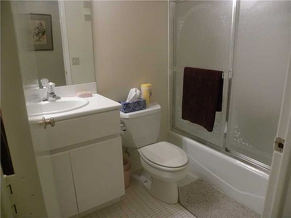 5th image of 3000 Island Blvd #122
