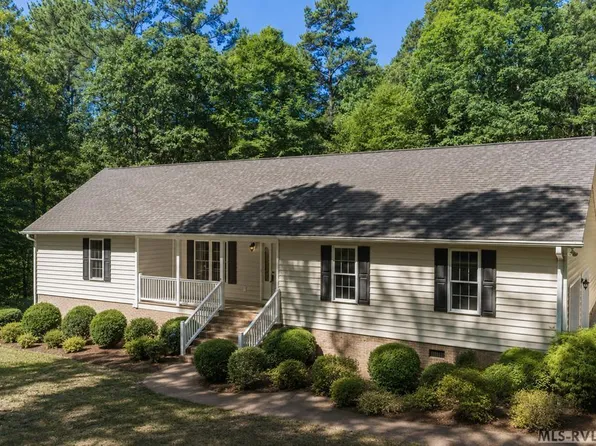 162 Country Blvd, Bracey, VA 23919