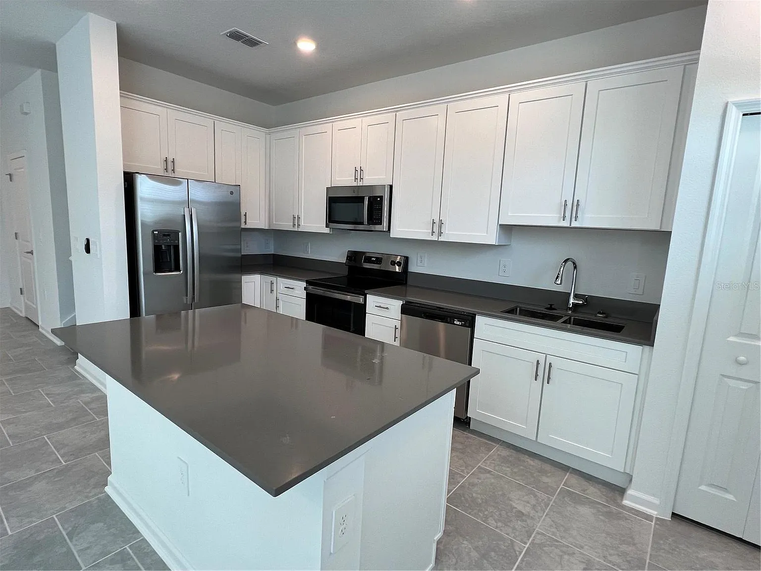 3 bed, 1674 sqft, $2,200 — Photo 4