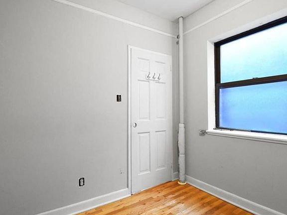 4th image of 324 E 61st St #5-FE******
