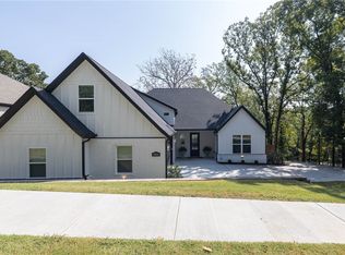 2964 N Oak Bailey Dr, Fayetteville, AR 72703