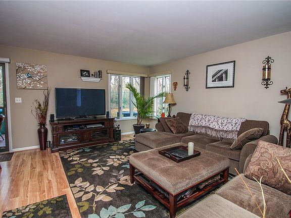 5th image of 1744 Falcon Dr APT D