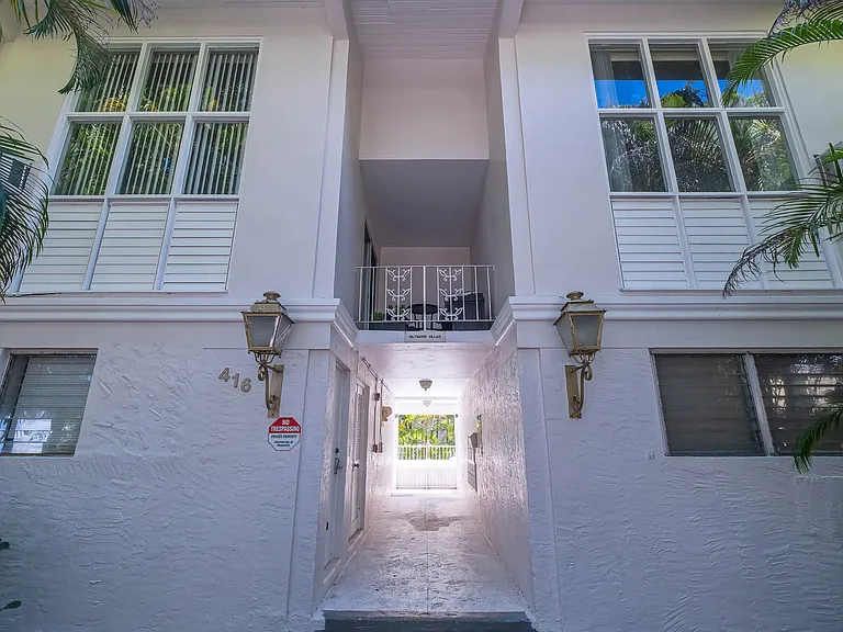 416 Santander Ave — Photo 11