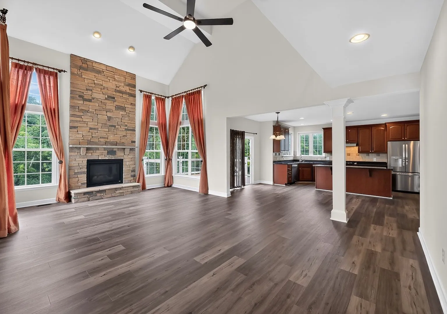 Spacious 4BR House in Middletown — Photo 4