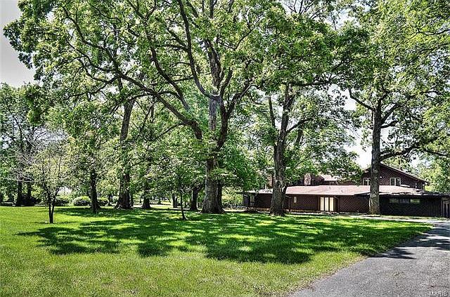 1st image of 31 Huntleigh Woods