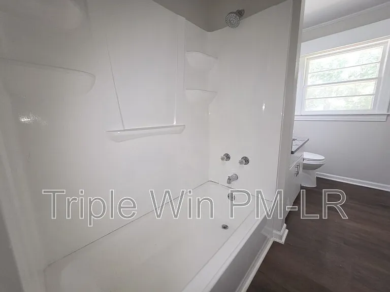 318 W Bell St — Photo 29