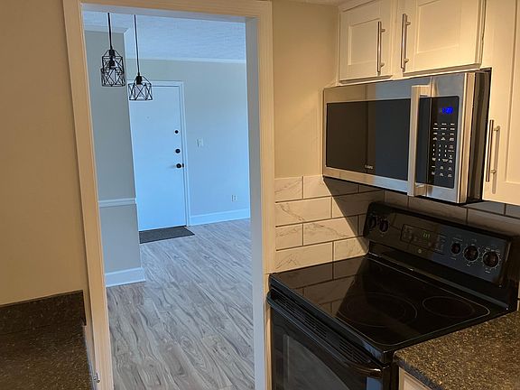 4th image of 175 Malabu Dr APT 18