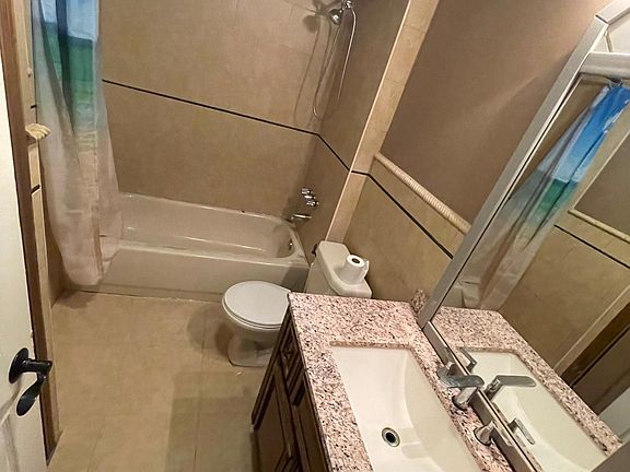 4th image of 2652 Harway Ave APT 2