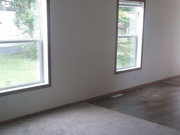 5th image of 220 Omland Ave N
