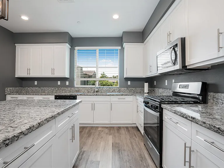 667 Pedro St — Photo 17
