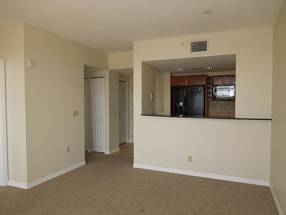 5th image of 511 Lucerne Ave APT 411