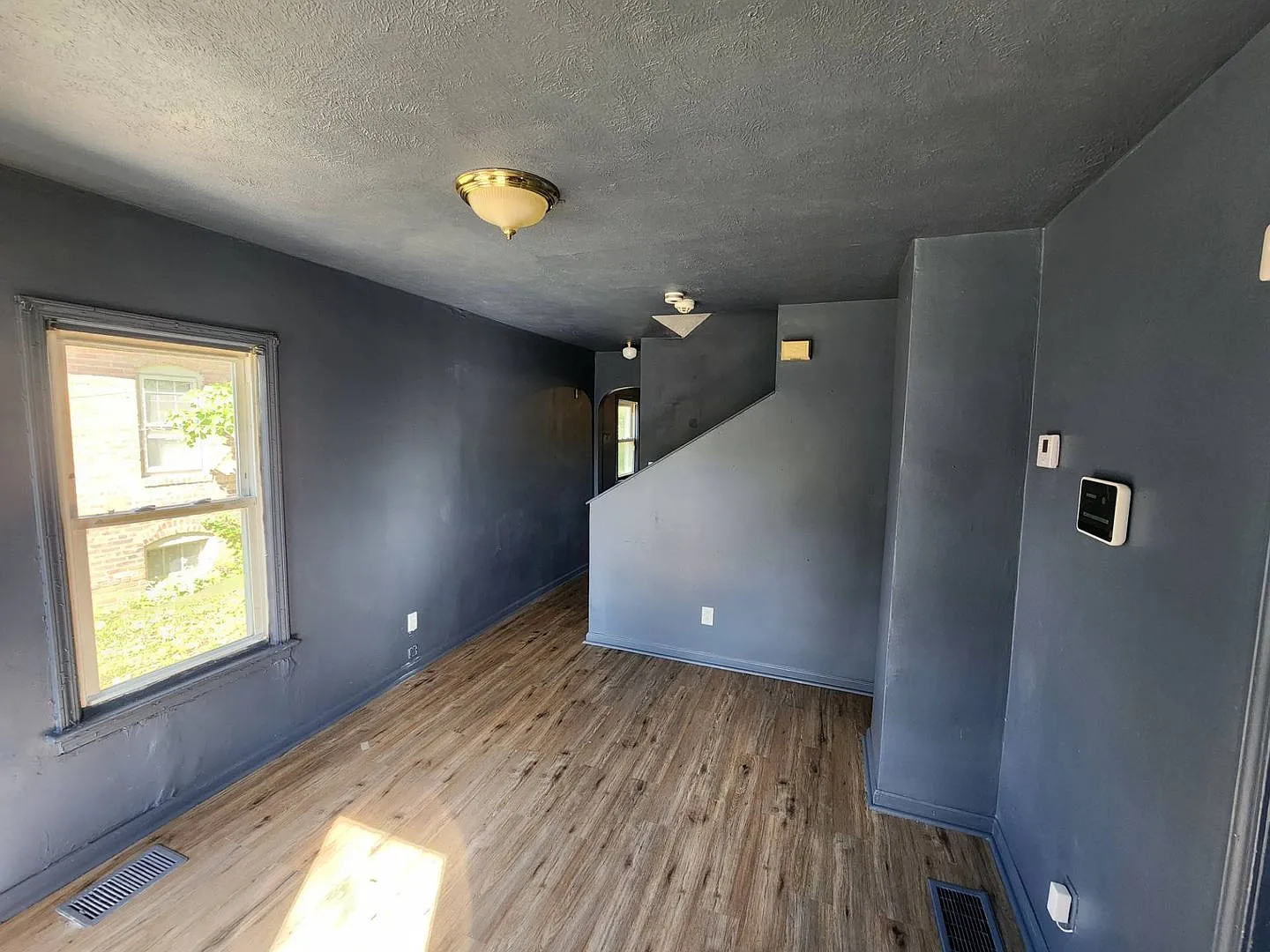 Charming 3-Bedroom Property in Prime Location — Photo 3