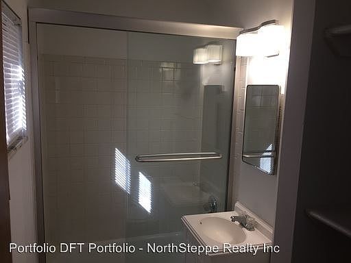 3rd image of 1751 Summit St APT B