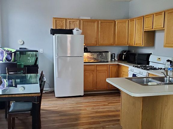 4th image of 220 N Benton St #1