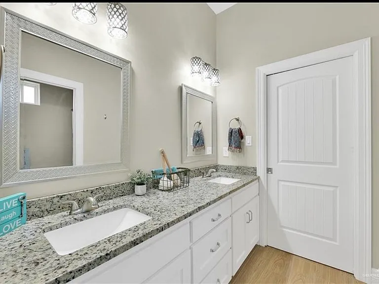 5800 Oriole Ave — Photo 16