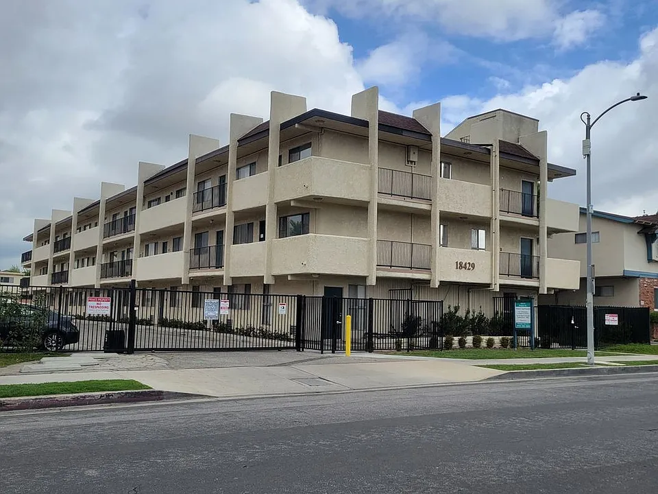 37 unit building close to CSUN!