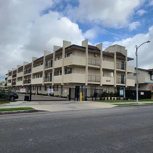 37 unit building close to CSUN! Photo 1 37 unit building close to CSUN! Photo 1