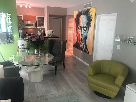 4th image of 100 NE 6th St Unit 610