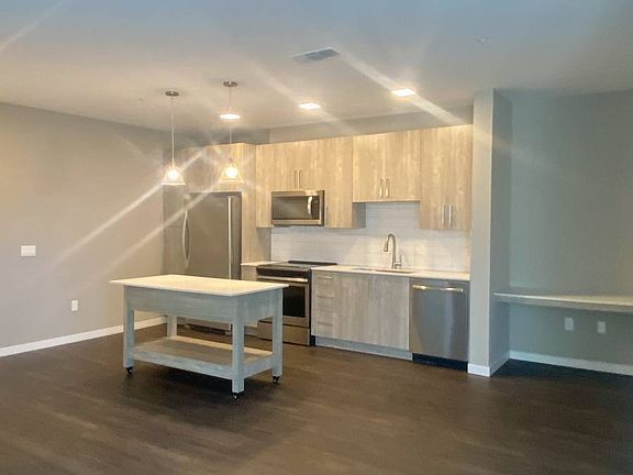 2nd image of 1048 N Macinnes Pl