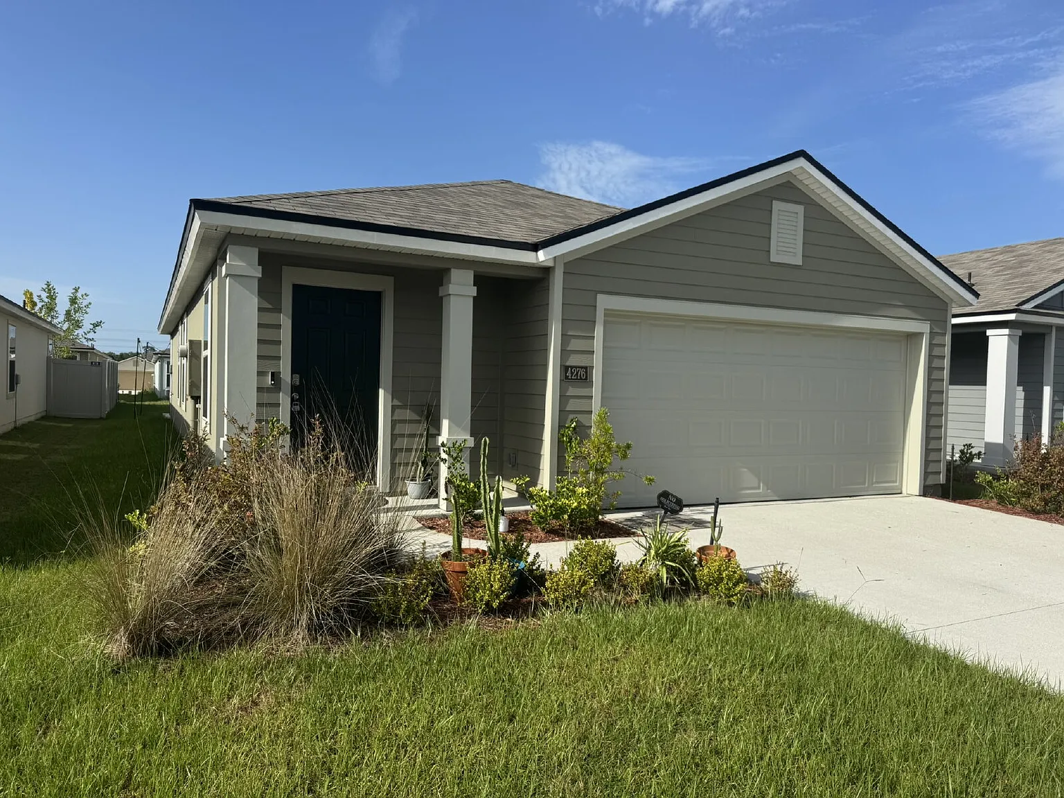 4 bed, 2.0 bath, 1571 sqft, $2,200 — Photo 3