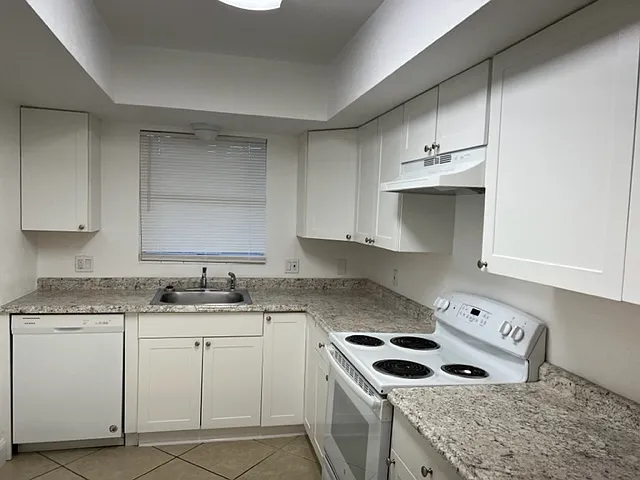 212 Debby Ct #B — Photo 8