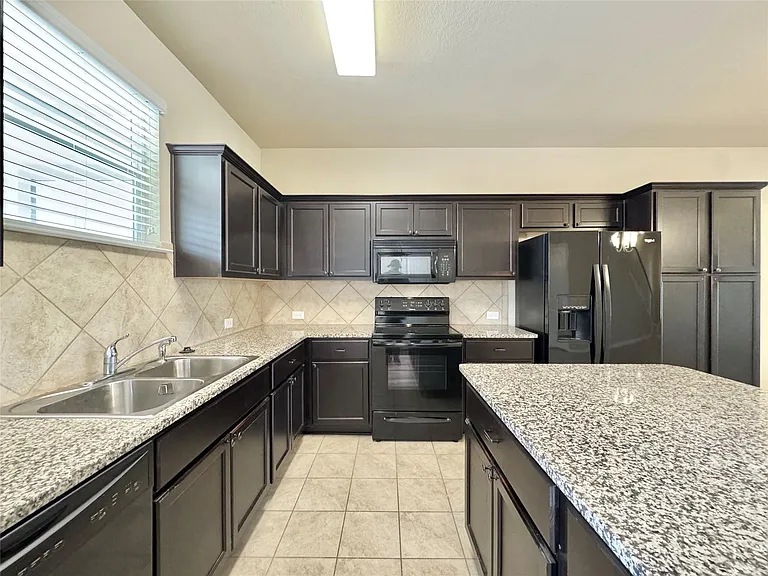 713 Katmai Cir — Photo 8