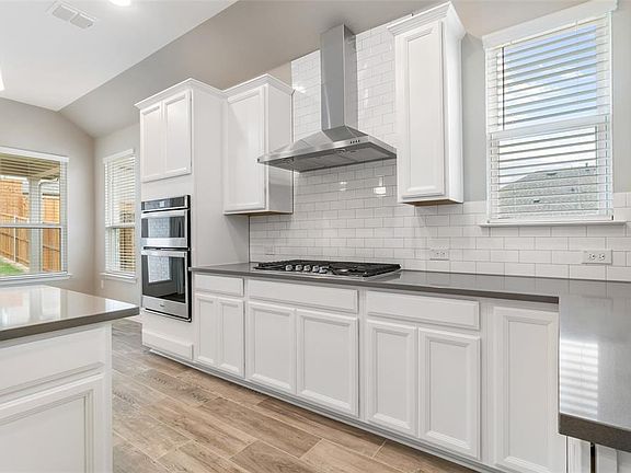 3rd image of 2816 Southampton Dr