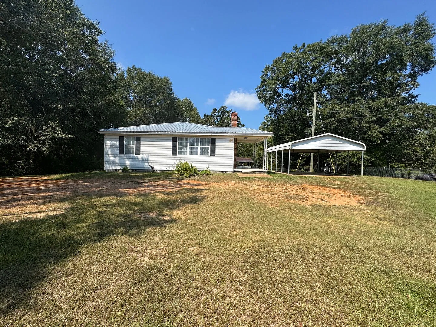 Cozy 3 Bed 1 Bath Home! Available Now! Schedule a Tour Today! — Photo 3