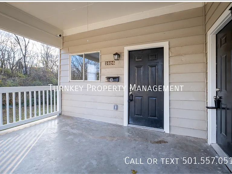 1626 Brown St #B — Photo 2