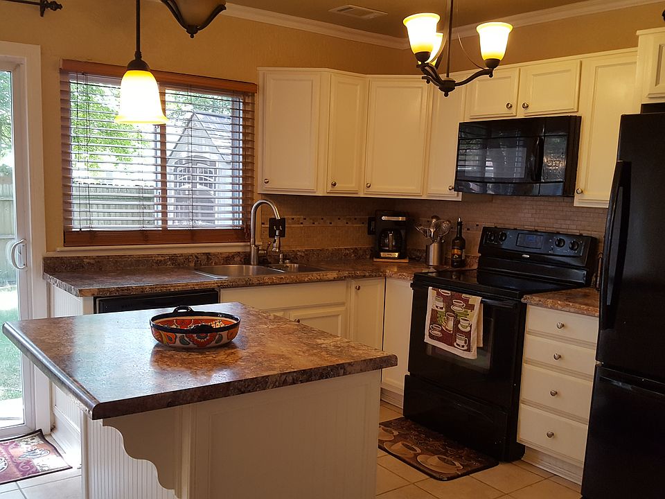 1st image of 3417 Daffodil Cres
