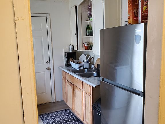 3rd image of 1815 E Circle Dr