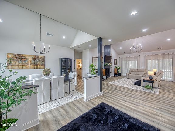 3rd image of 224 Seminole Cir