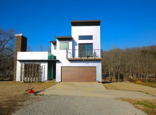 810 Spring Valley Dr, Mammoth Spring, AR 72554