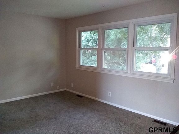 4th image of 6901 S 32nd Ave