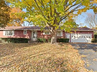 30 Lynnhaven Ct, Rochester, NY 14618