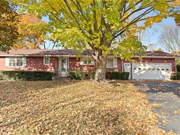 30 Lynnhaven Ct, Rochester, NY 14618