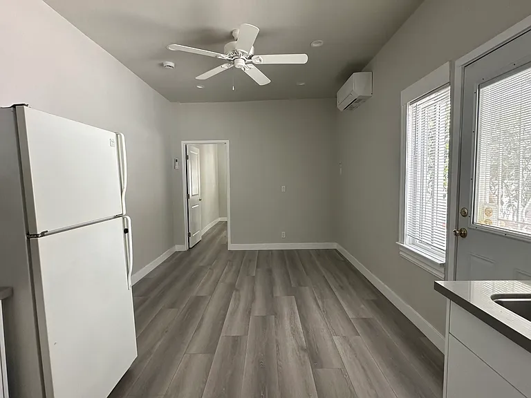 304 N Kenwood St #C — Photo 5