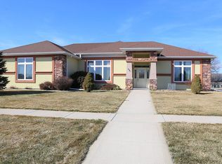 3503 Lakepark Ln, Hastings, NE 68901