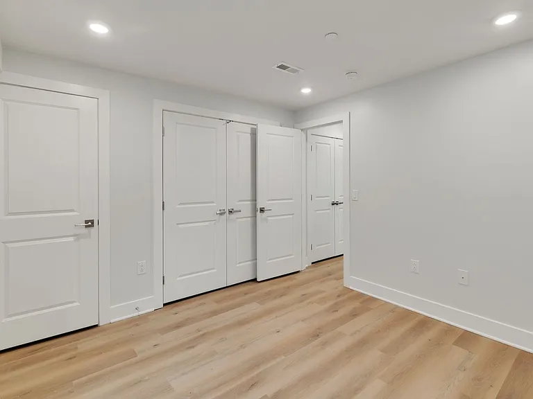 1723 Memorial Ave — Photo 4