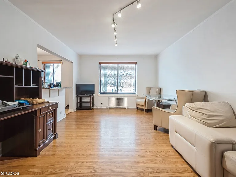 1224 W Chase Ave #1F — Photo 6