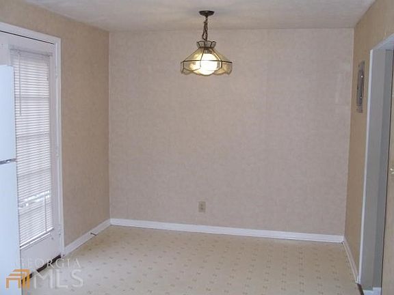 5th image of 219 Flat Creek Ct