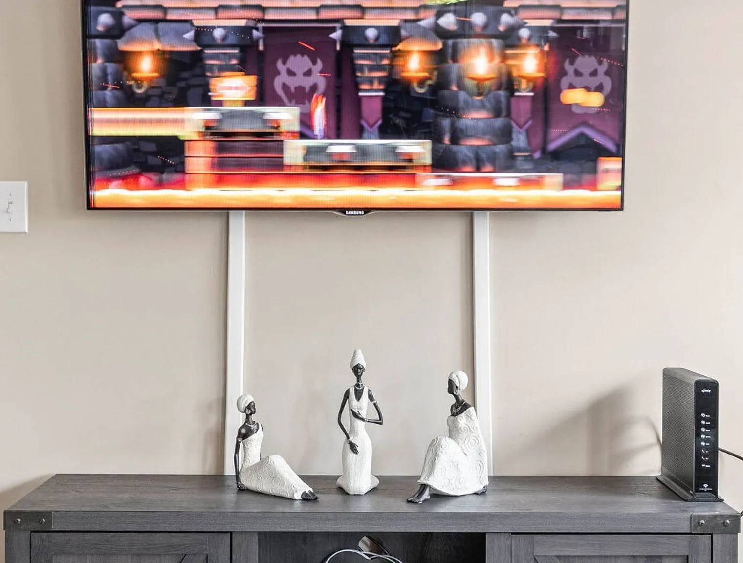 4 bed, 2.0 bath, $6,049 — Photo 4