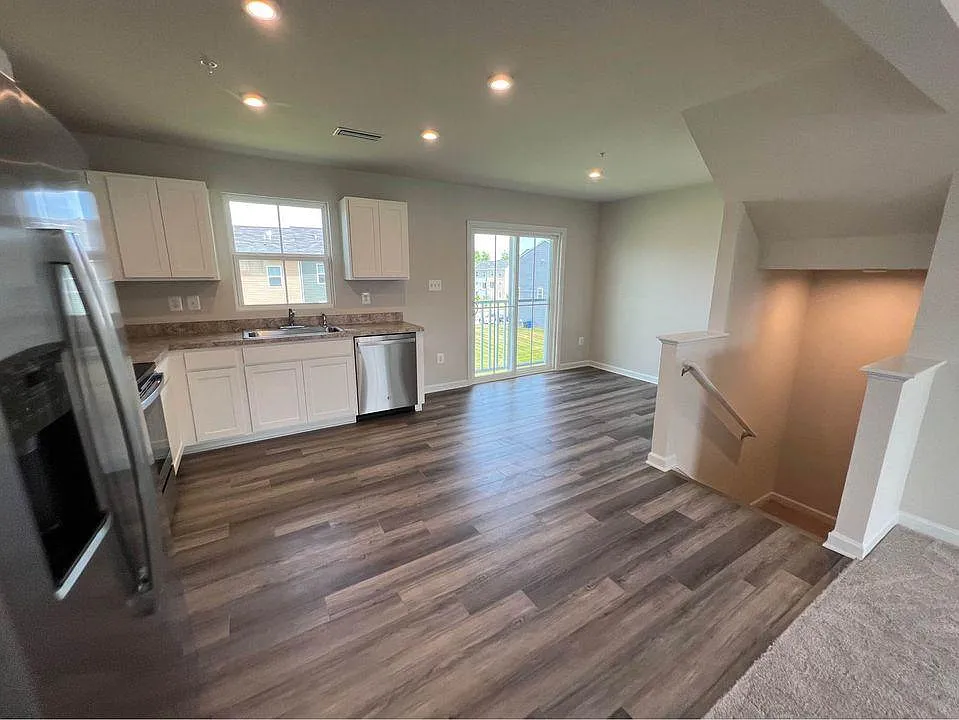 3 bed, 2.5 bath, 1564 sqft, $2,250 — Photo 3