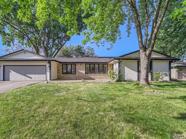 9713 Utica Cir, Bloomington, MN 55437