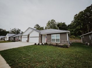 67 Hillsdale Commons Dr, Hillsdale, MI 49242