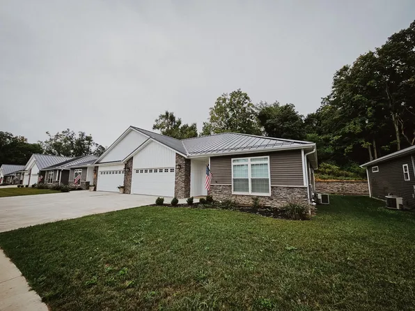 67 Hillsdale Commons Dr, Hillsdale, MI 49242