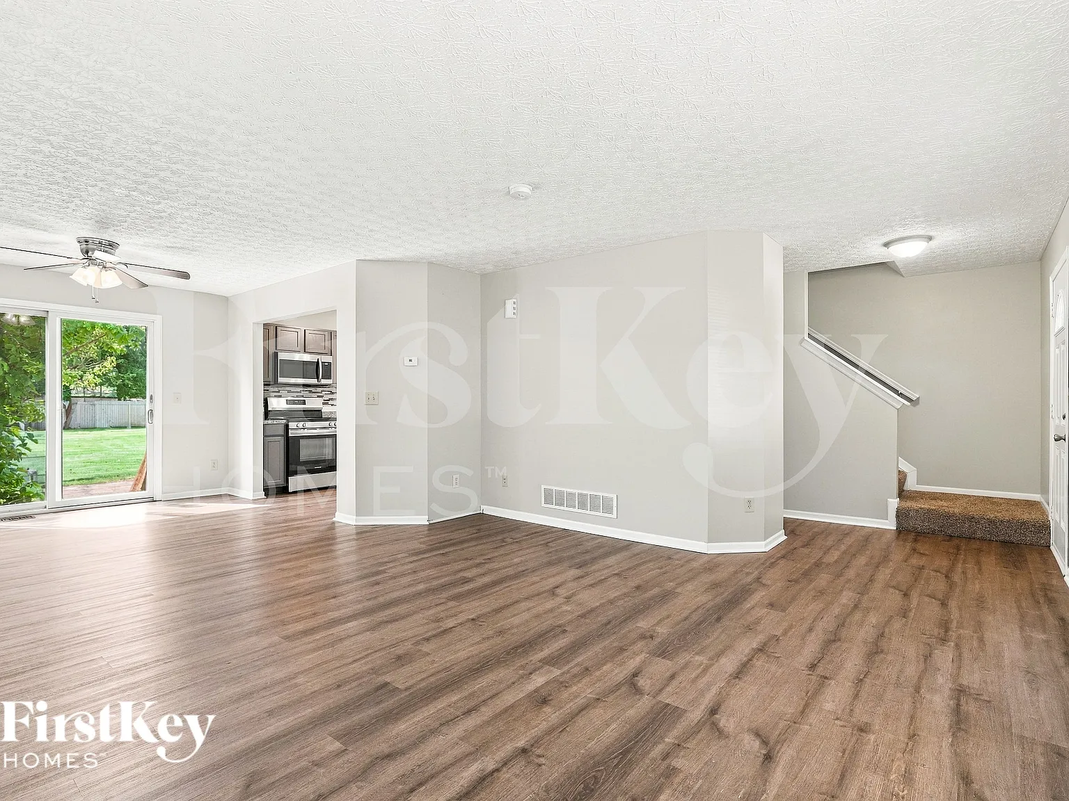 3 bed, 2.5 bath, 1727 sqft, $2,555 — Photo 2