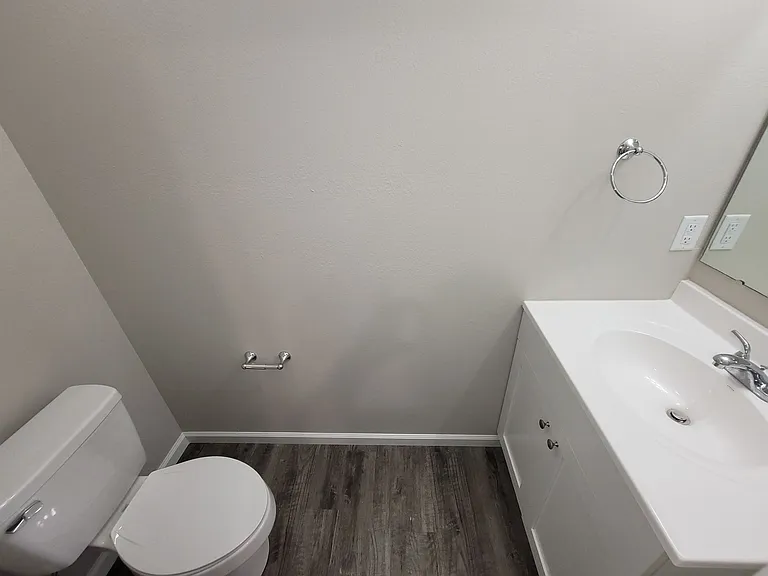 Creekside Apartments — Photo 6